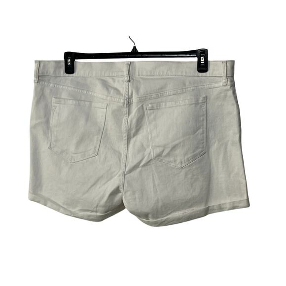 Old Navy Womens Plus Size 20 Boyfriend Stretch White Denim Shorts NEW - Picture 2 of 10